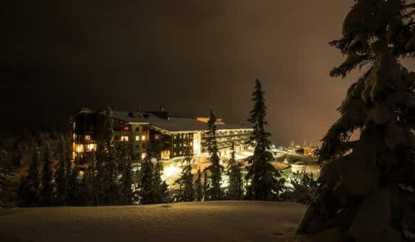 winter-night-hotel-copperhill-mountain-lodge