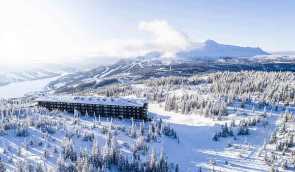 winter-hotel-wide-view-copperhill-mountain-lodge